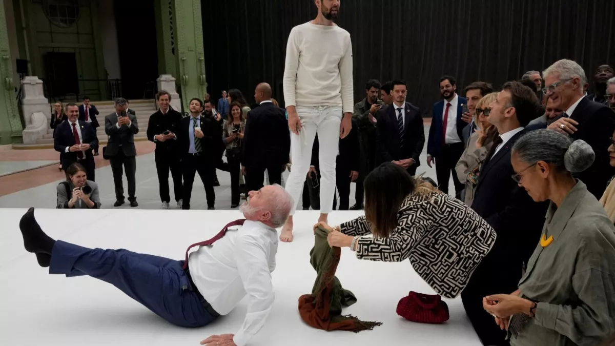 Na Franca Lula tenta repetir acrobacia durante exibicao.webp