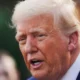 Trump diz que Powell e burro e teimoso e volta.webp