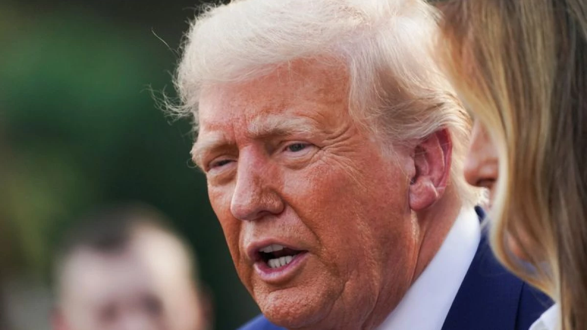 Trump diz que Powell e burro e teimoso e volta.webp
