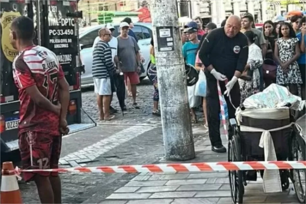 homem sai com o pai morto pelas ruas de Manaus e acaba sendo preso 31 1News Brasil
