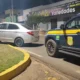 homem tenta fugir da policia e bate em placa de.webp