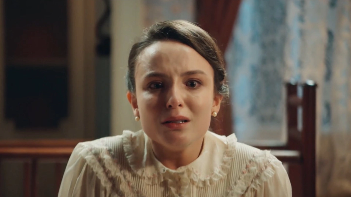 veja as primeiras cenas de Larissa Manoela como Estela.webp
