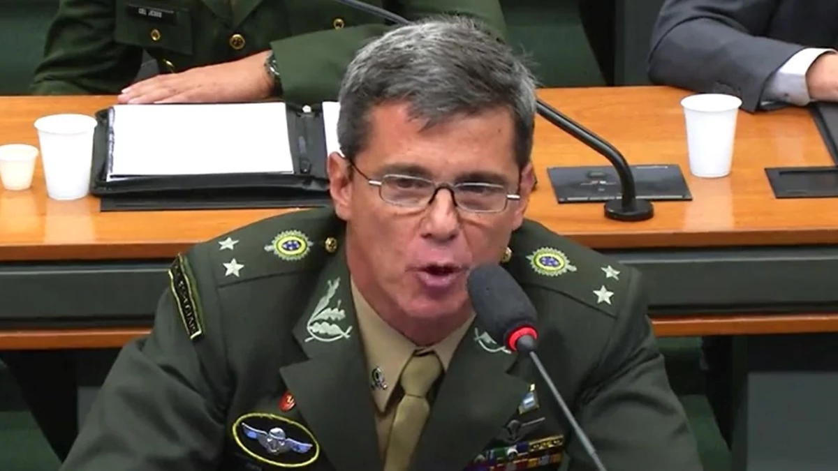 General trata plano como devaneio pessoal.webp