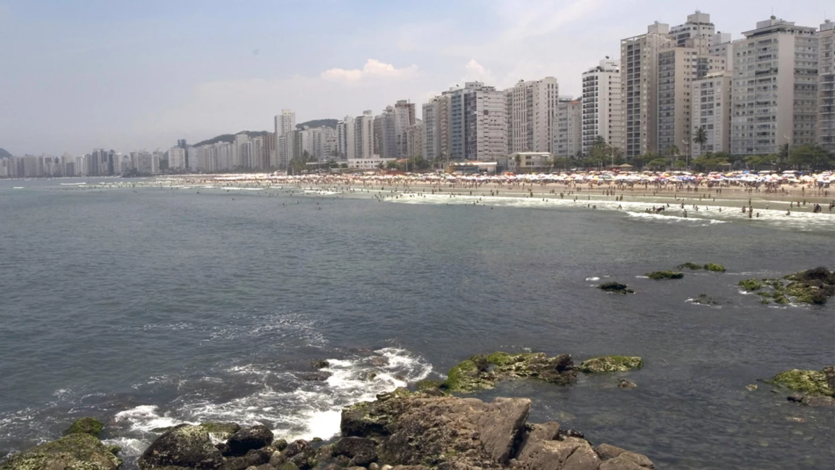 Turista desaparece apos mar encobrir travessia de ilha em.webp